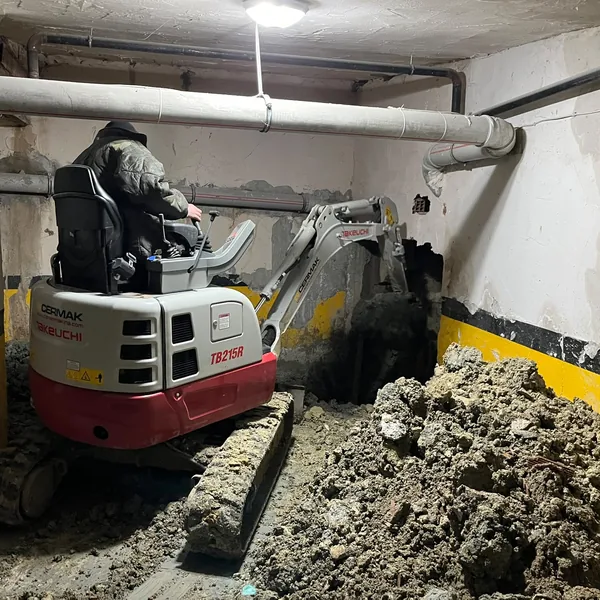 Maltepe Kiralık Mini Kepçe — Uzman Mini Kepçe Kiralama çalışma fotoğrafı